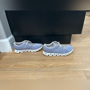 On Cloud 5 women’s size 9